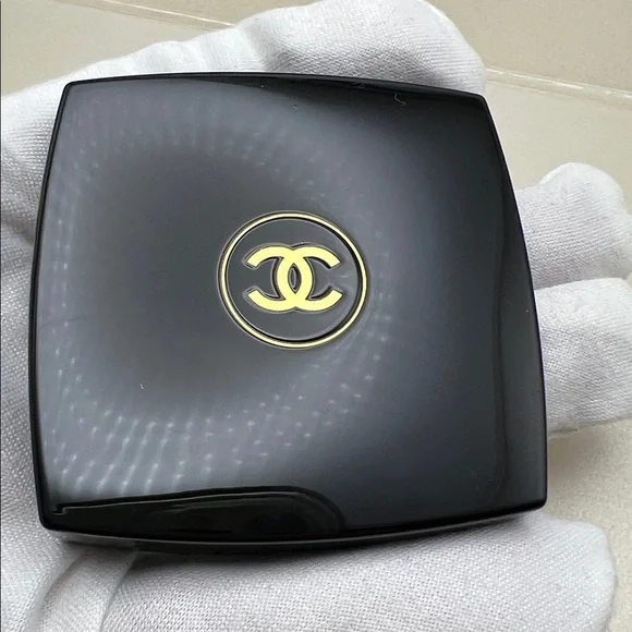 CHANEL Ombre Essentielle Satin Eyeshadow -Coral Pink (822 Rose In Hand) Sold Out - Picture 15 of 17